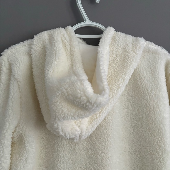 FILA Size XL White, Black, and Red Fluffy Unisex Kids Hoodie - Picture 7 of 12